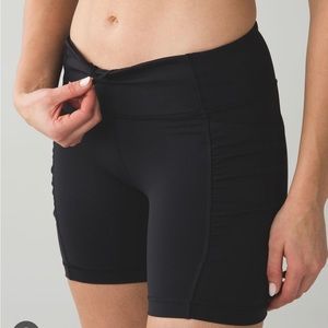 Black Speed Track short size 6 with side pockets luxtreme. Perfect condition